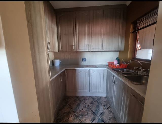 6 BEDROOM FREESTANDING FOR SALE IN HEIDERAND